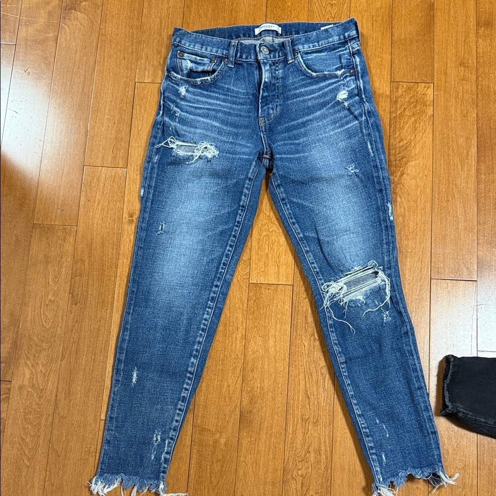 Mossy Jeans Skinny Distressed Dark Blue Denim. Like new